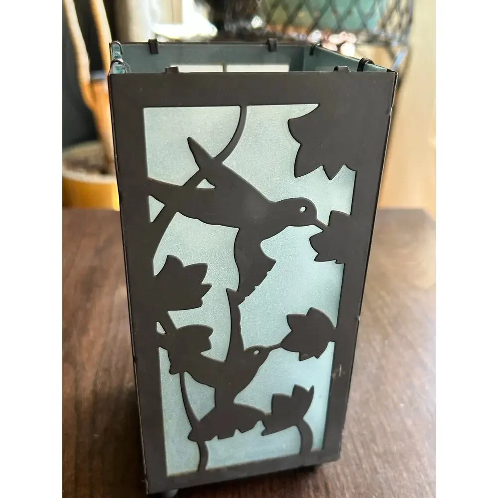 Unbranded hummingbird candle